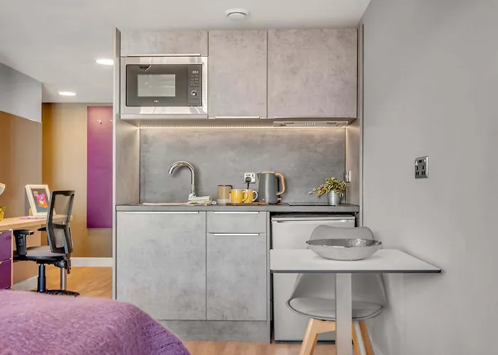 Practical For 2 In Leeds, Free Breakfast * Leeds (West Yorkshire)