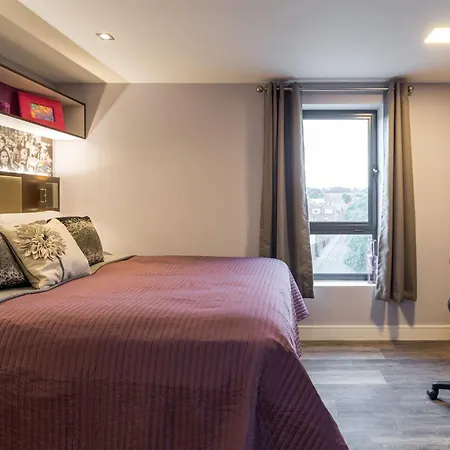 Practical Studio For 2 In Leeds, Free Breakfast