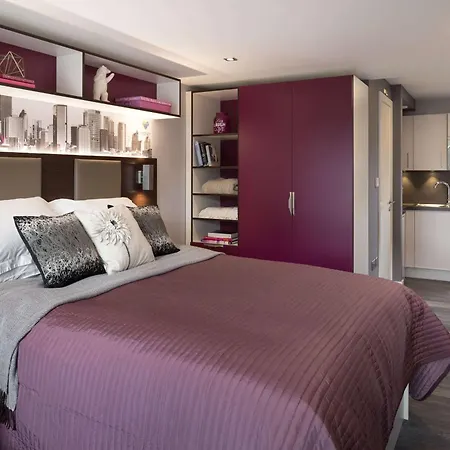 Practical Studio For 2 In Leeds, Free Breakfast 利兹