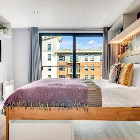 Practical For 2 In Leeds, Free Breakfast Apartment