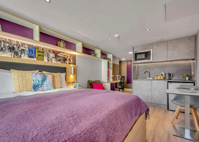 Apartment Practical For 2 In Leeds, Free Breakfast *