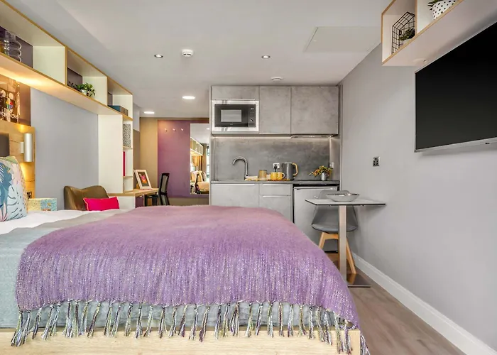 Practical For 2 In Leeds, Free Breakfast Apartment